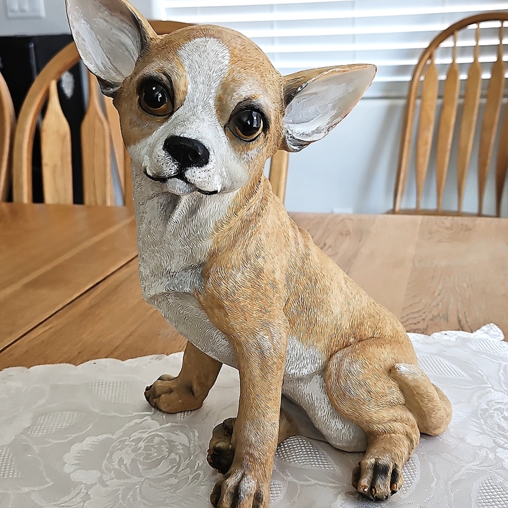 Dennis Lee, 2009 Chihuahua Dog Figurine 12” Dog Statue